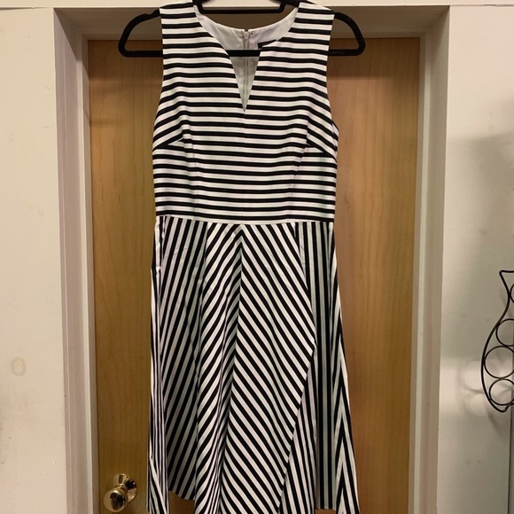 Ann Taylor Dresses & Skirts - Ann Taylor Striped V Neck Black and White Dress Size 2